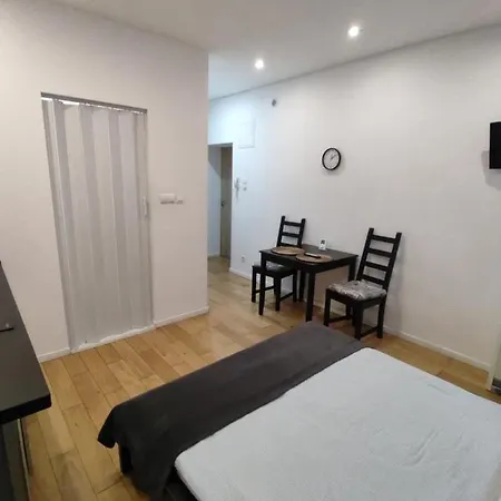 Self Check - In Topolowa Ideal Location Next To Main Rail, 10 Min To Main Square By Foot Appartamento *